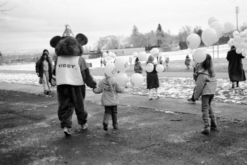 1986 Ackerman Elementary School,  Balloons 17