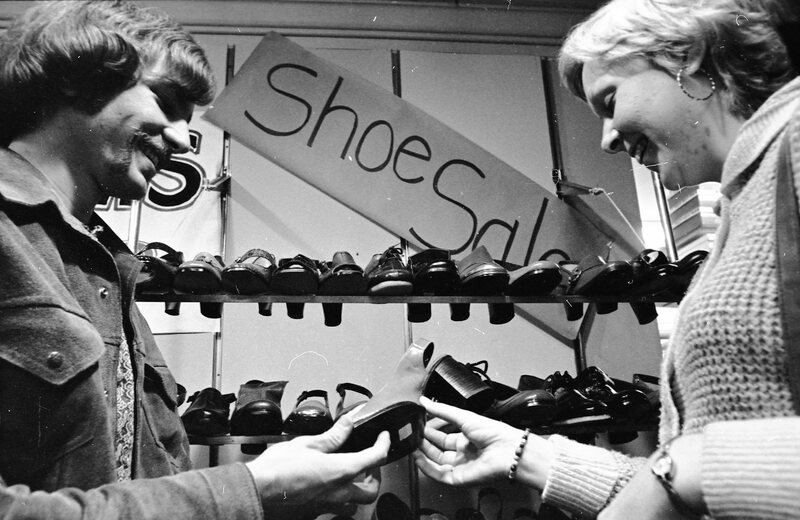 1974 Students, Shopping D 05