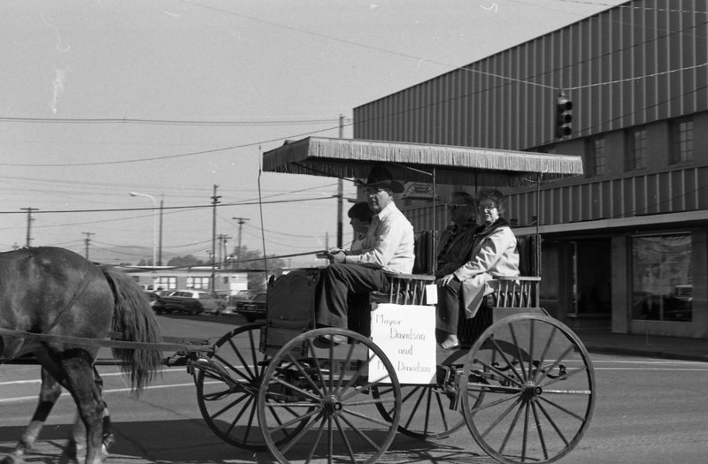 1981 Homecoming Parade, Dignitaries 04