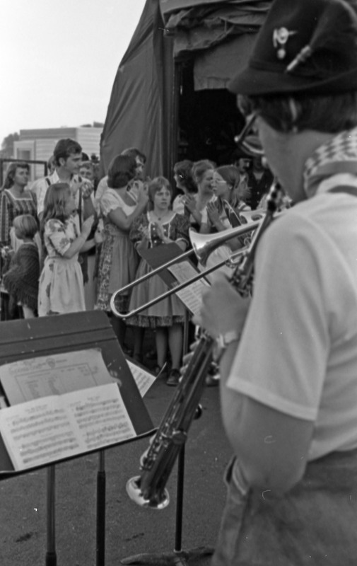 1977 Octoberfest, Folk Dancing 05