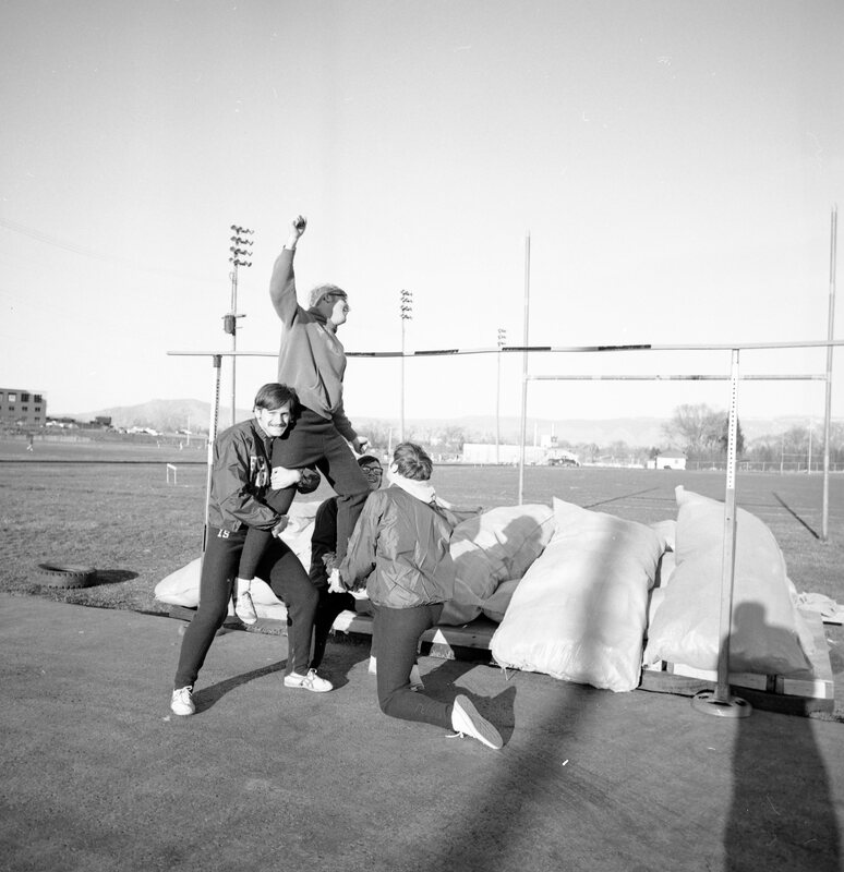 1970 Track, High Jumpers 02