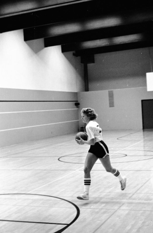 1980 Women's Basketball Players 01