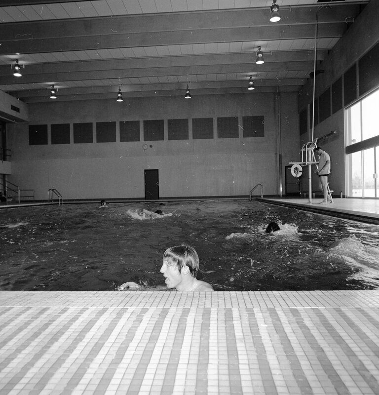 1972 Swimming Class 08