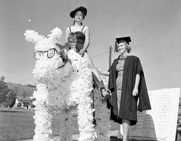 1958 Parade, Alumni Float 4