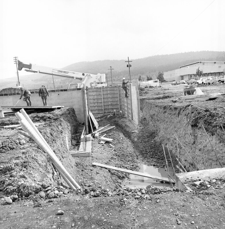1972 Hoke Hall Construction 06
