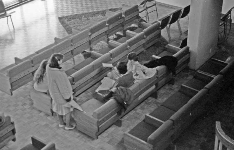 1985 Hoke Hall Lounge 02