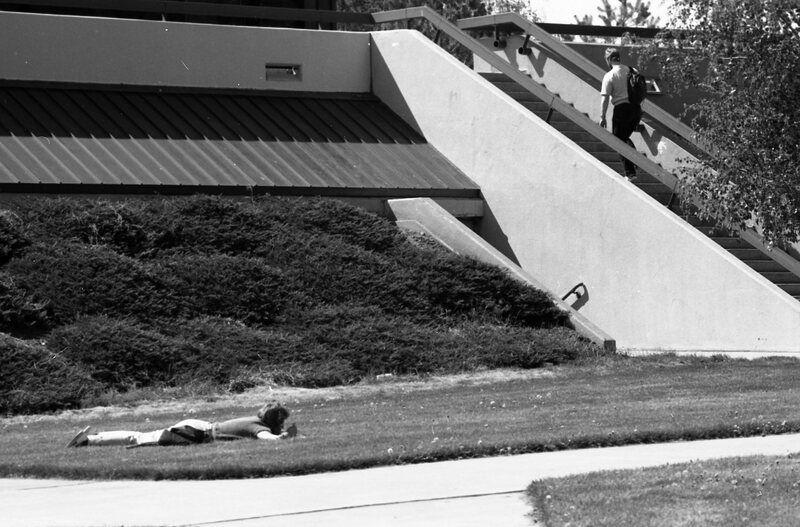 1985 Students, May Outdoor Candid Shots 23