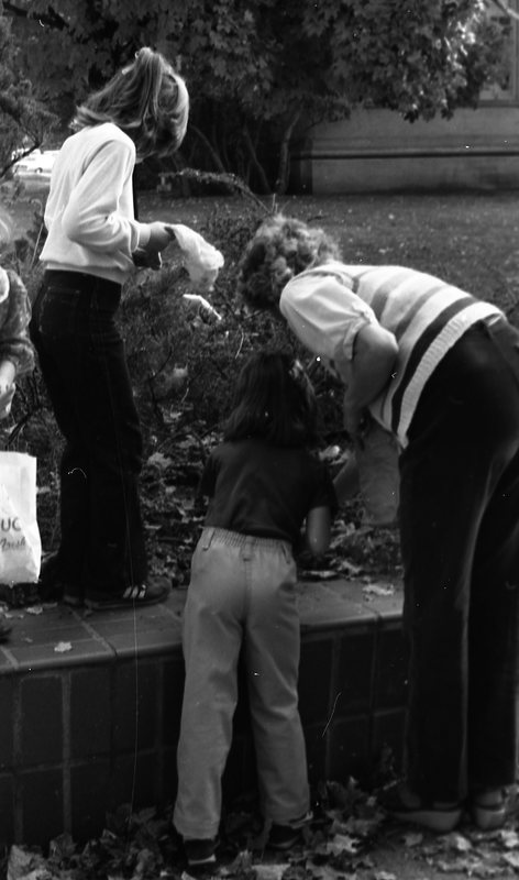 1983 Ackerman Elementary School, Bulb Planting 01