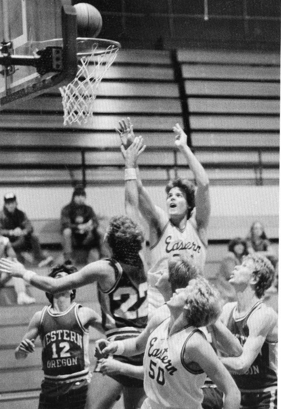 1983 Men's Basketball Action 06