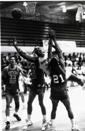 1991 Men's Basketball Action, Southern Oregon at EOSC 03