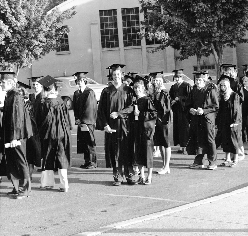 1975 Graduation, Graduates Walk 02