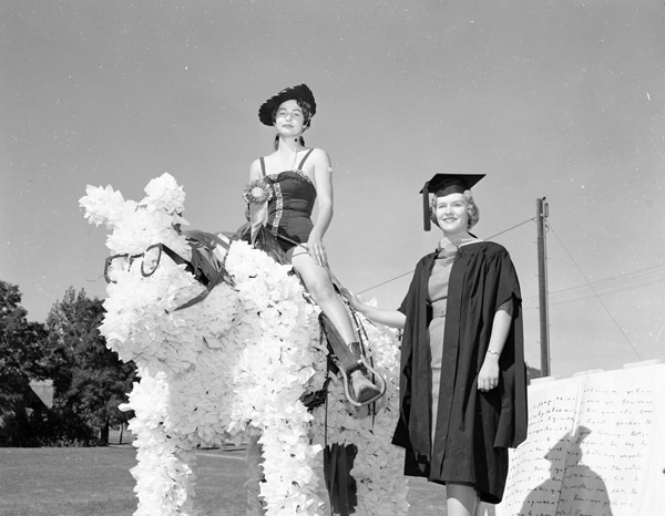 1958 Parade, Alumni Float 3