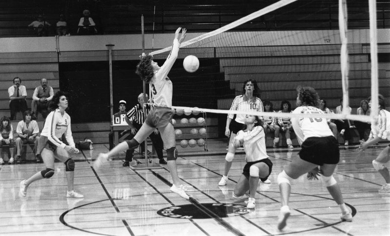 1983 Volleyball, EOSC vs. Lewis &amp; Clark, Action 03