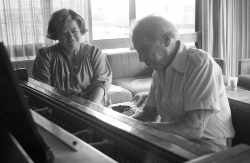 1985 Elderhostel Program, Piano Player 02