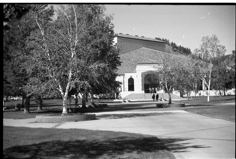 1990 Loso Hall Entrance 05