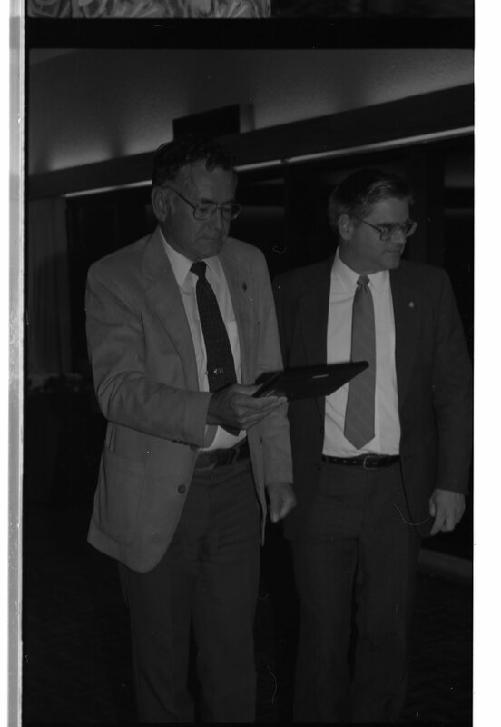 1988 Alumni Function, Award for George Fleshman 04