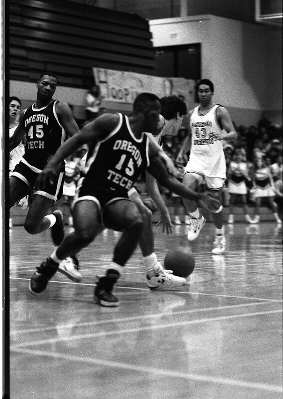 1991 Men's Basketball Action, Oregon Tech at EOSC 06