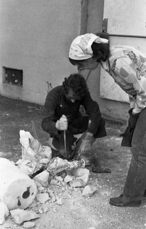 1977 Sculpture Class, Breaking Molds 01