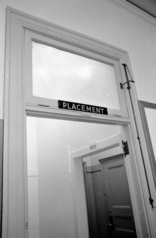 1974 Placement Placard Joke 02