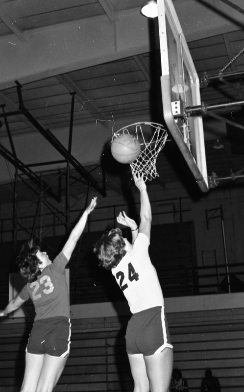 1979 Women's Basketball Action 13