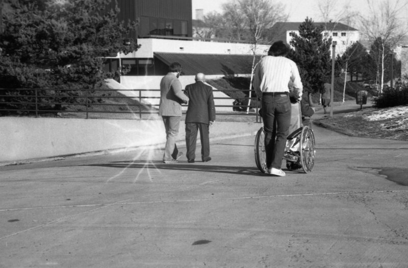 1984 Students Serve Thanksgiving Dinner for Senior Citizens 02