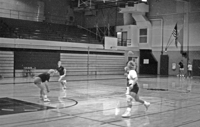 1985 Women's Basketball Practice 07