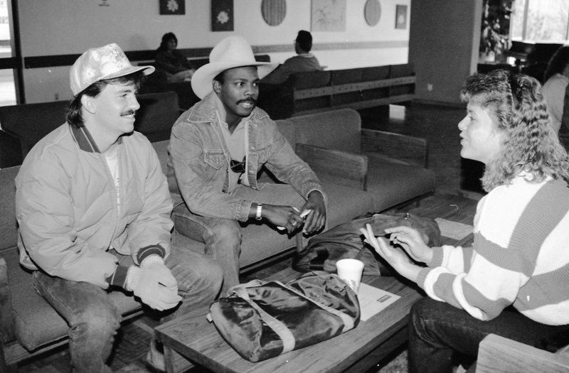 1988 Hoke Hall, Lounge 03