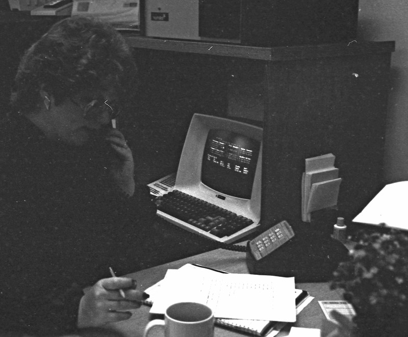 1985 Employee, Unidentified Woman F 02