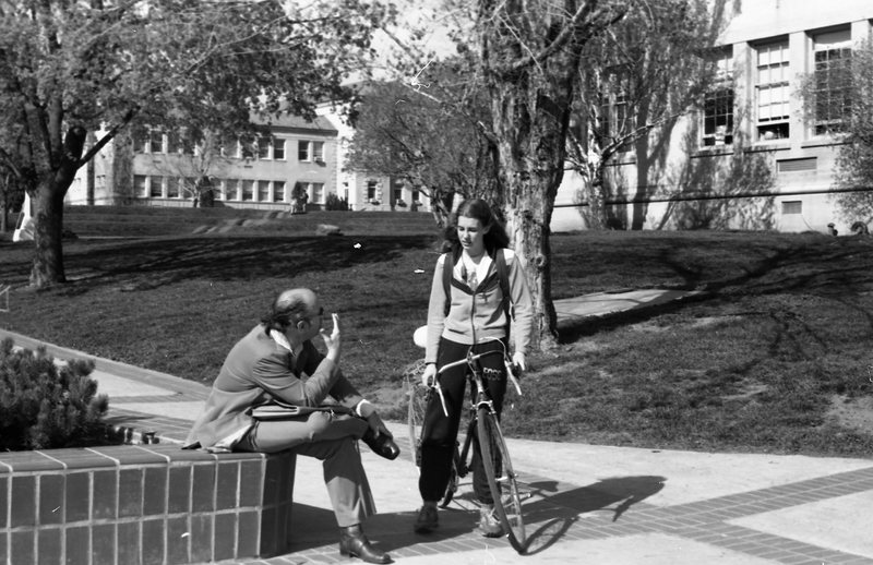 1981 Student, Consults Professor 01