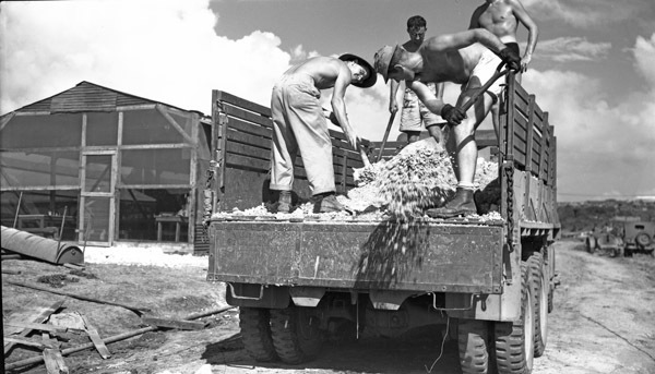 Ie Shima Camp, Shoveling 1