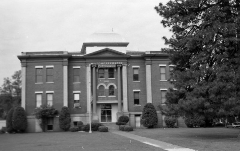 1980 Milton-Freewater City Hall 01