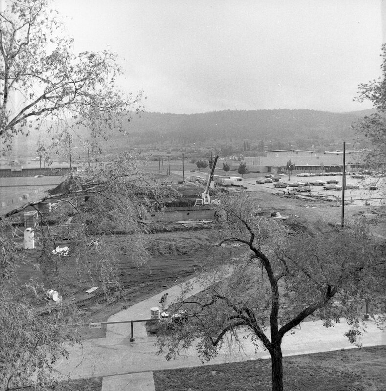 1972 Hoke Hall Construction 03