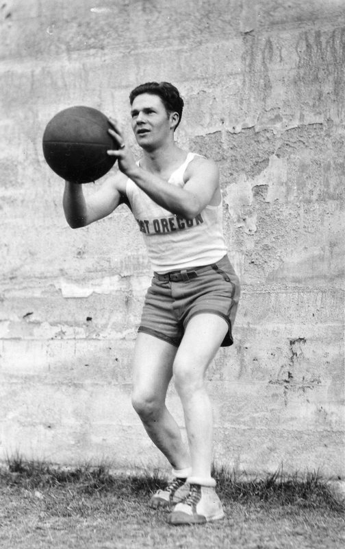 30's Basketball Player 17