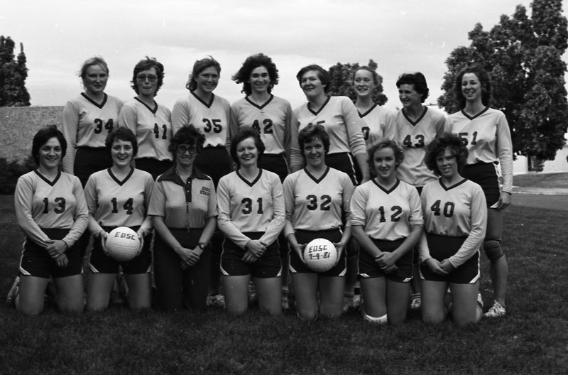 1981 Volleyball Team 05