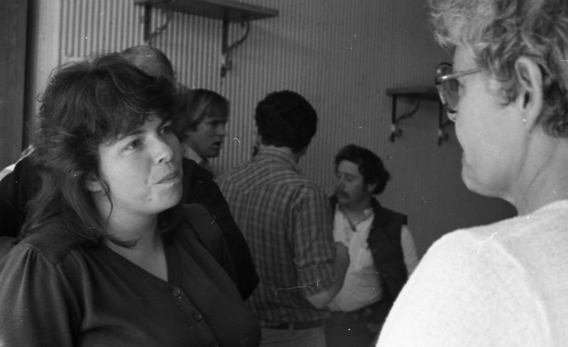 1981 Employees, Talking 02