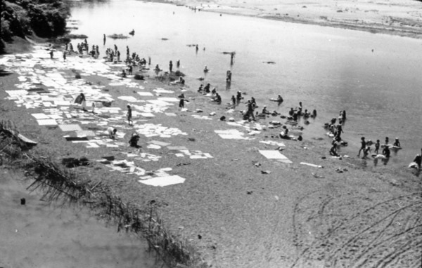 Lingayen, Drying Laundry