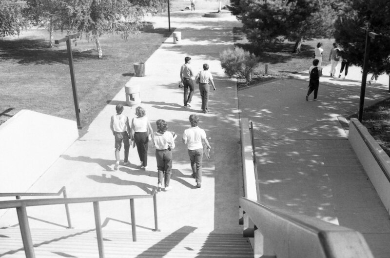 1986 Students, Outdoors in August 03
