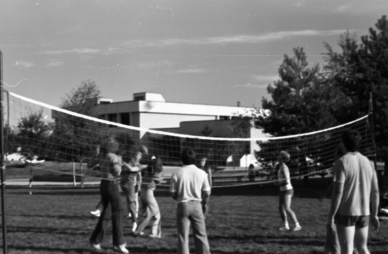 1981 Volleyball, New Students 11