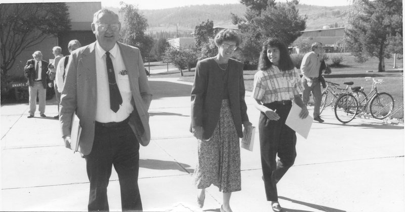 1992 Employees, Walking