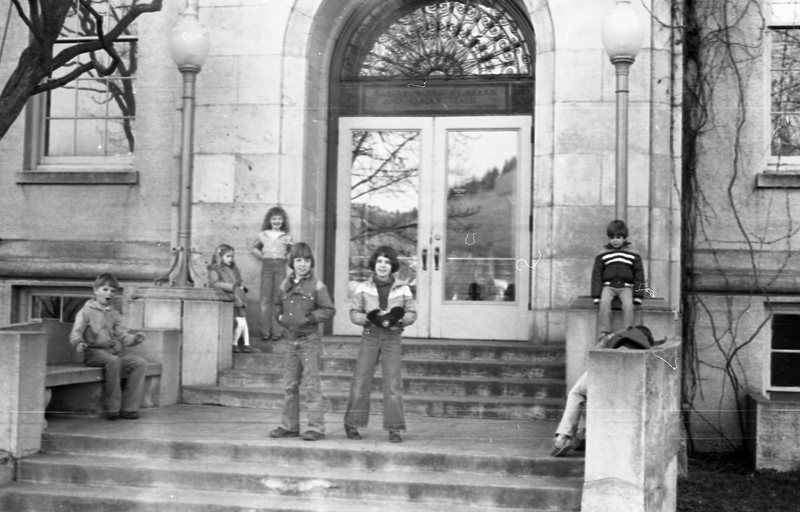 1981 Ackerman Elementary Recess 01