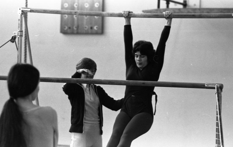 1977 Gymnastics, Parallel Bars 08