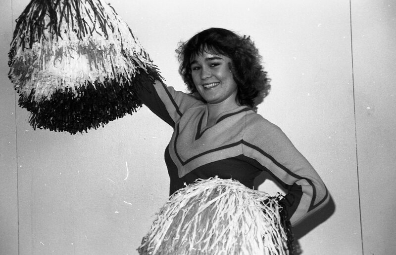 1985 Football Cheerleaders 18