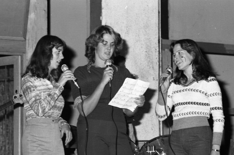 1976-77 Ambassadors 13
