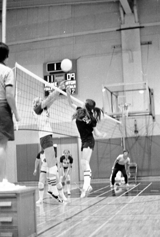 1974 Volleyball Action 02