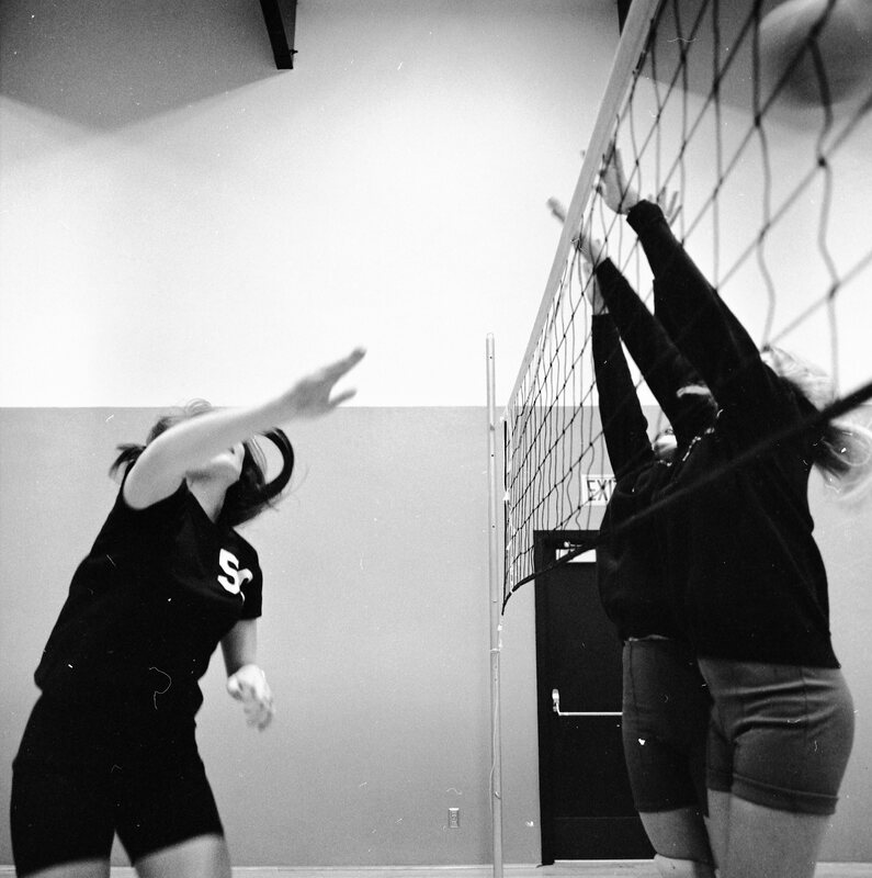 1972 Volleyball Action 15