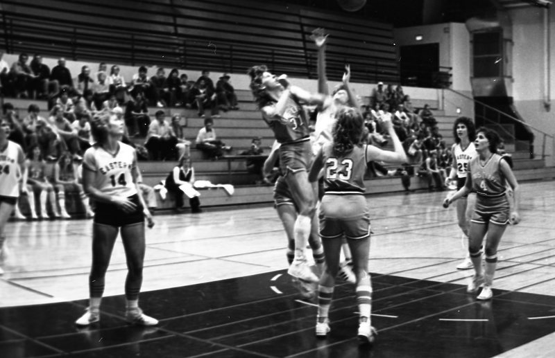 1982 Women's Basketball, EOSC vs. Lewis &amp; Clark, Action 11