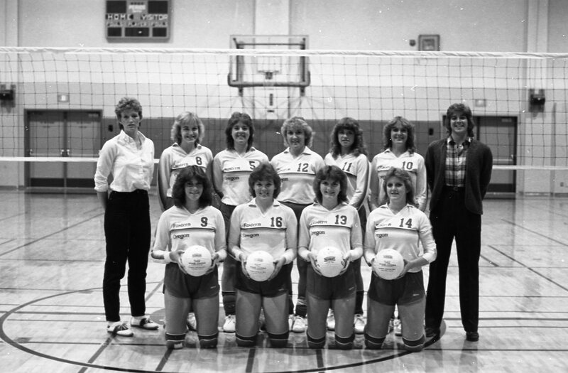 1983 Volleyball Team 02