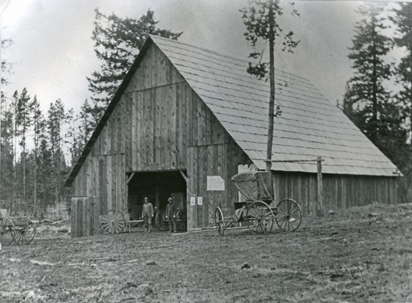 Sled Springs, Barn