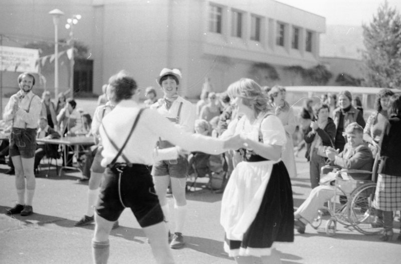 1981 October Festival, Folk Dancing 06