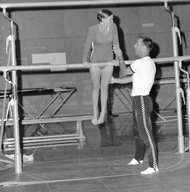 1973 Gymnastics, Parallel Bars 06
